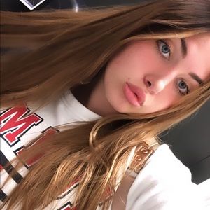 Meet your Posher, Alexis